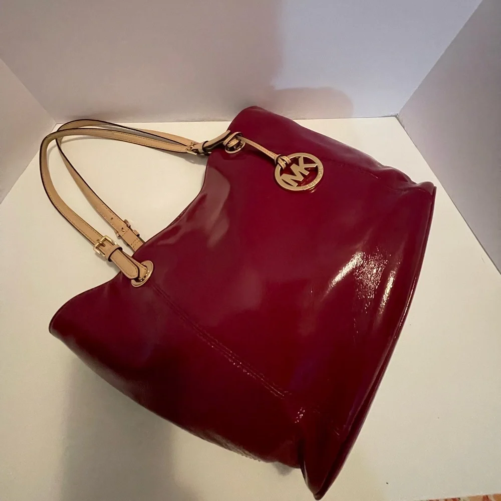 Michael Kors Jet Set Burgundy Tote - Picture 3 of 8